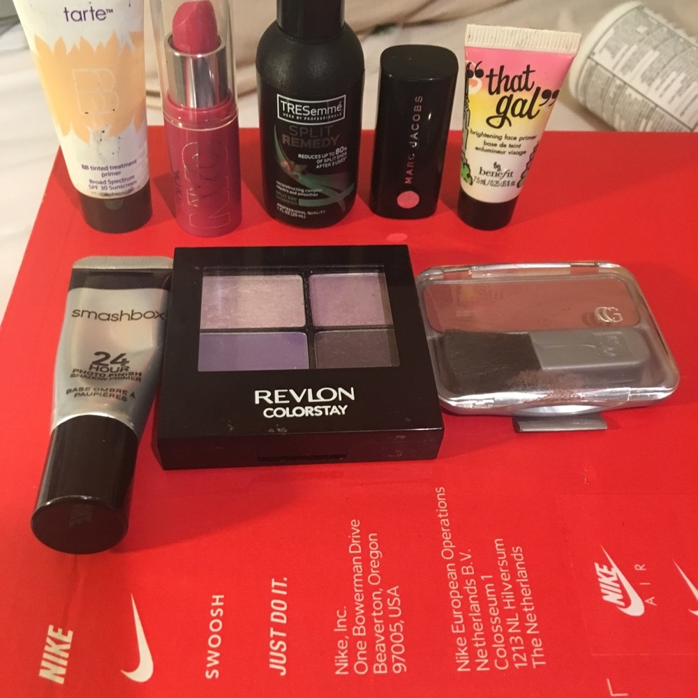 Makeup bundle - Picture 2 of 2